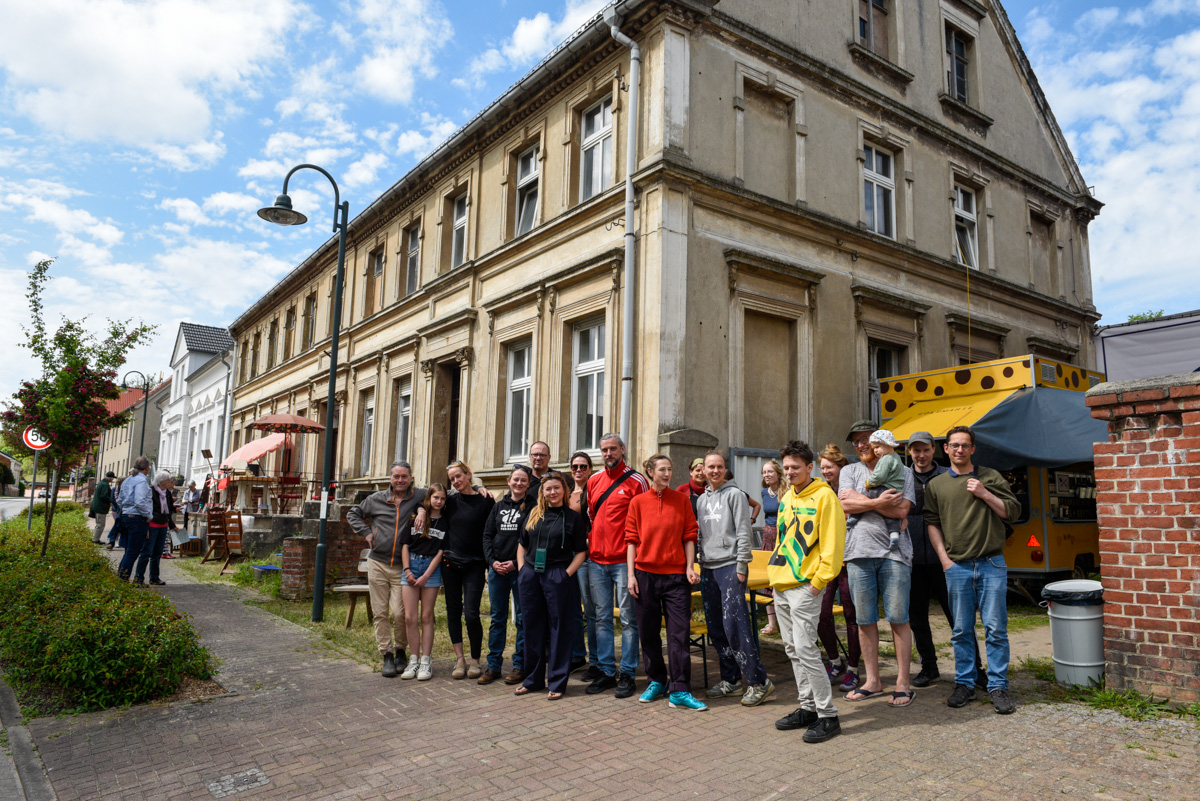 Die  Künstler*innen und Unterstützer*innne, Foto: Sergej Horovitz